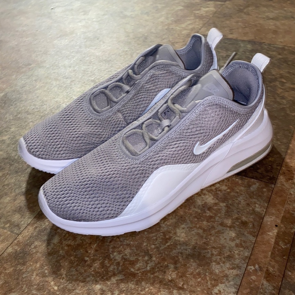 Nike Air Max Motion 2 Atmosphere Grey White!Women’s Size 10!!!